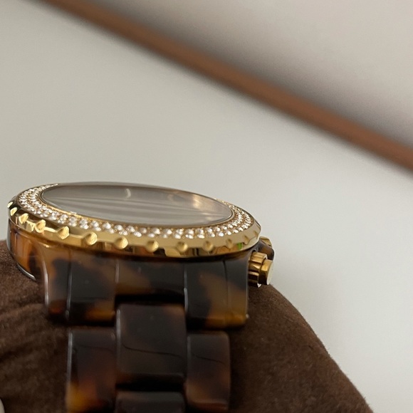 MICHAEL KORS Madison Tortoise Watch - Picture 10 of 16